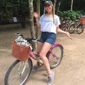 Meet your Posher, Hallie